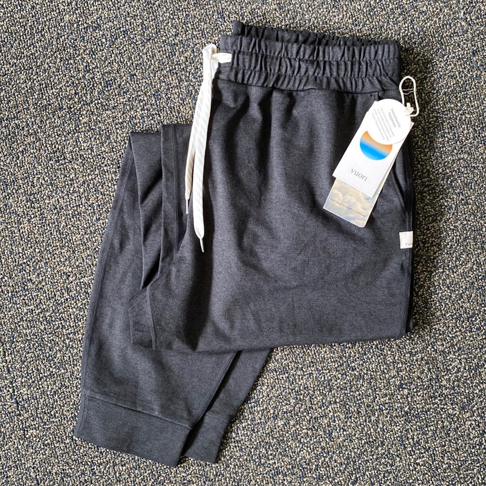 Vuori Heather Black Jogger